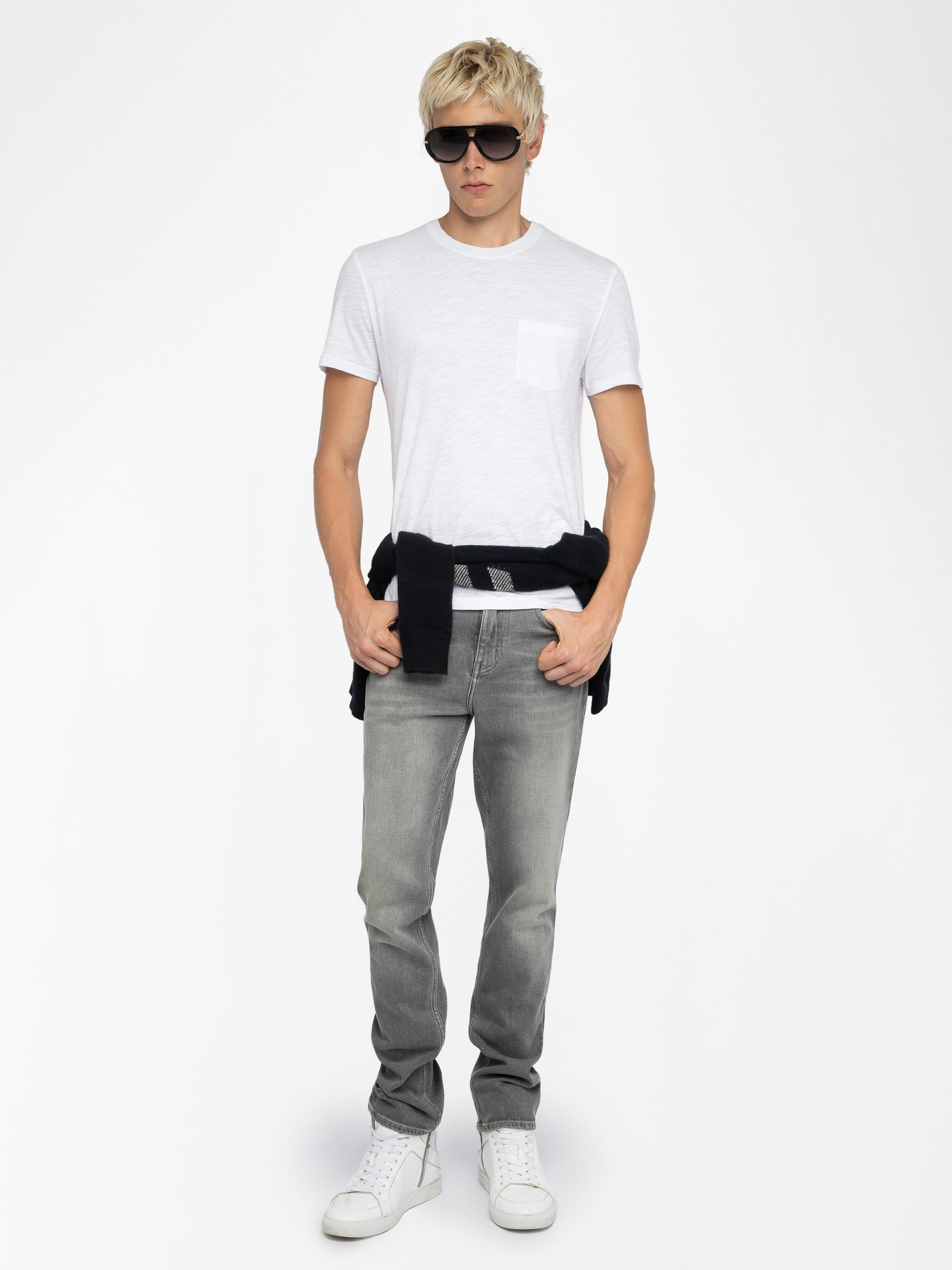 T-Shirt Stockholm - T-Shirt mit kurzen Ärmeln, Totenkopf-Print auf der Rückseite und Brusttasche vorne.